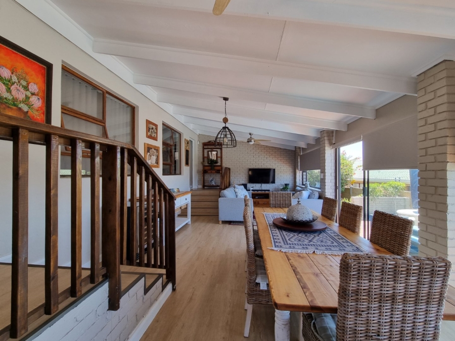 4 Bedroom Property for Sale in Wavecrest Eastern Cape